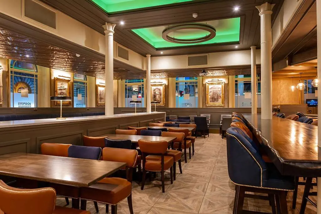 Ten Square Hotel Belfast 4*,